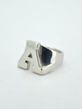 Cargar imagen en el visor de la galería, Custom Initial Signet Ring