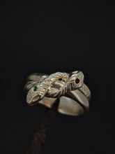 Cargar imagen en el visor de la galería, Treason — Anillo