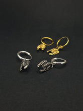 Cargar imagen en el visor de la galería, Scorpion - Pendientes