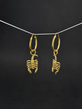 Cargar imagen en el visor de la galería, Scorpion - Pendientes