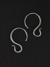 Cargar imagen en el visor de la galería, Cobra - Pendientes