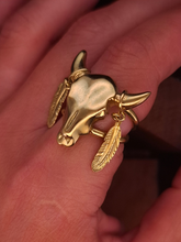 Cargar imagen en el visor de la galería, COW SKULL · Anillo oro