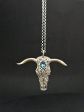 Cargar imagen en el visor de la galería, BUFFALO SKULL · Colgante plata