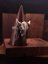 Cargar imagen en el visor de la galería, COW SKULL · Anillo de plata