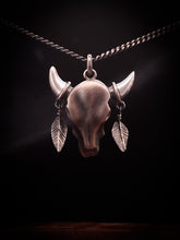 Cargar imagen en el visor de la galería, COW · Colgante de plata