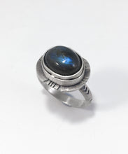 Cargar imagen en el visor de la galería, Oneida Anillo Labradorita