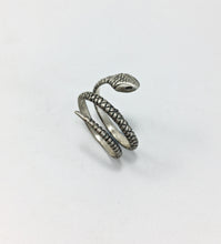 Cargar imagen en el visor de la galería, Roll Snake — Anillo