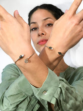 Cargar imagen en el visor de la galería, Flor de Lirio pulsera