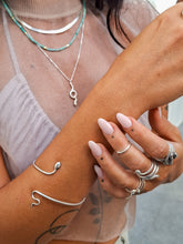 Cargar imagen en el visor de la galería, Velvet Snake - Pulsera

