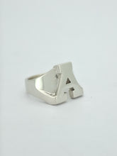 Cargar imagen en el visor de la galería, Custom Initial Signet Ring
