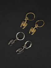 Cargar imagen en el visor de la galería, Scorpion - Pendientes
