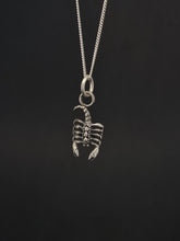 Cargar imagen en el visor de la galería, Scorpion - Colgante
