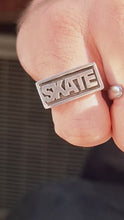 Cargar y reproducir el video en el visor de la galería, Skate sello

