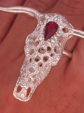 Cargar imagen en el visor de la galería, BUFFALO SKULL · Anillo de plata
