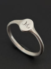 Cargar imagen en el visor de la galería, Deli(kt) Signed Ring
