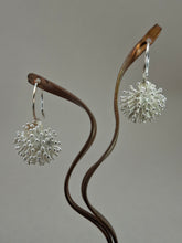 Cargar imagen en el visor de la galería, Medusa pendiente Ganchito
