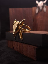 Cargar imagen en el visor de la galería, COW SKULL · Anillo oro
