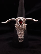 Cargar imagen en el visor de la galería, BUFFALO SKULL · Anillo de plata
