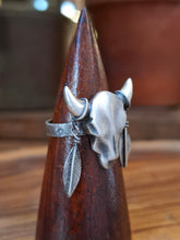 Cargar imagen en el visor de la galería, Anillo Taurus
