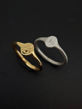 Cargar imagen en el visor de la galería, Deli(kt) Signed Ring
