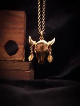 Cargar imagen en el visor de la galería, COW · Colgante oro
