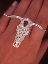 Cargar imagen en el visor de la galería, BUFFALO SKULL · Anillo de plata
